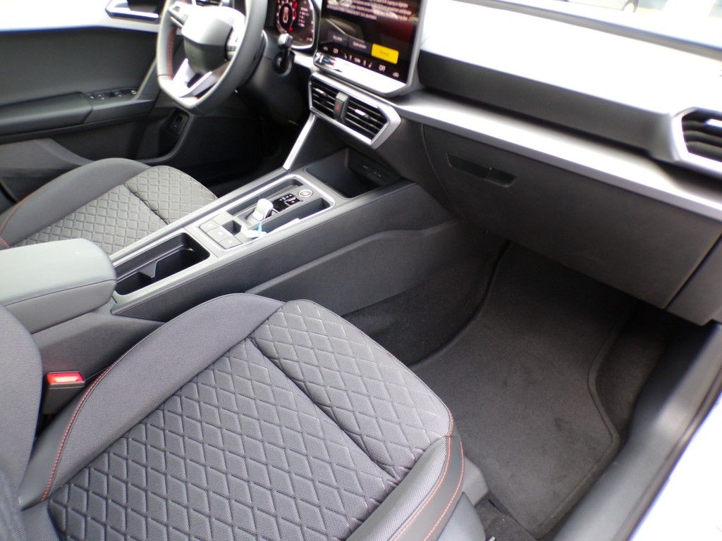 Fahrzeugabbildung SEAT Leon Sportstourer 1.5 eTSI DSG FR Black Edition