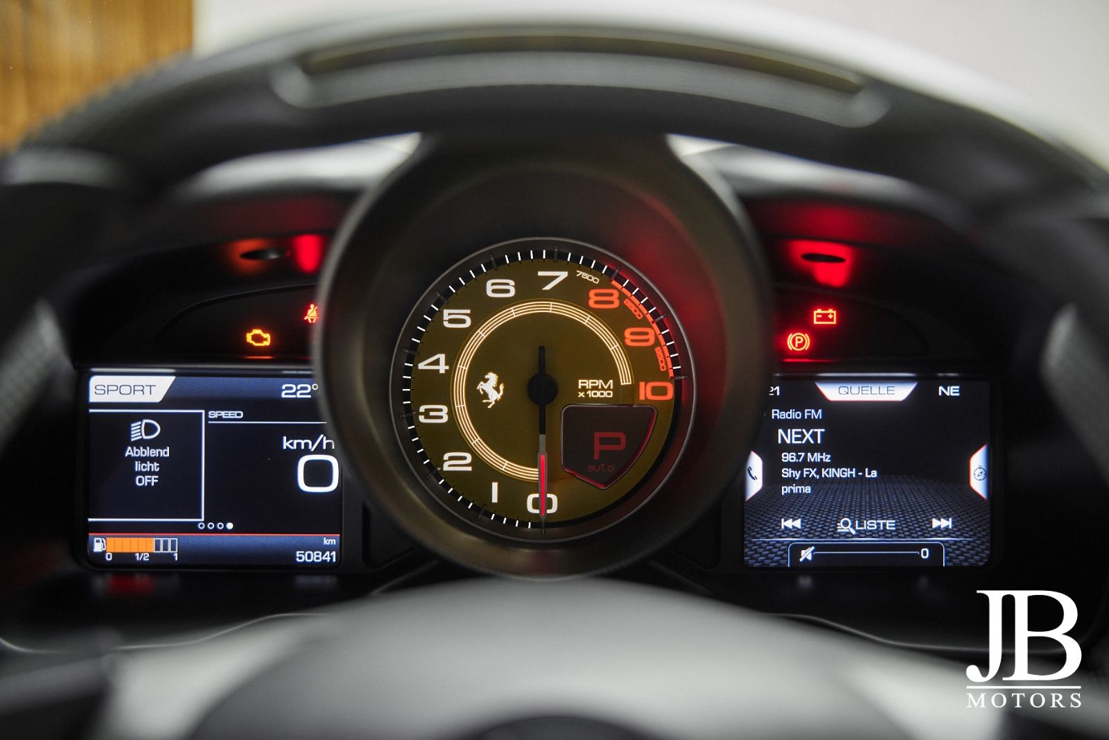 Fahrzeugabbildung Ferrari F8 Tributo Carbon Lift Racing Seat CarPlay