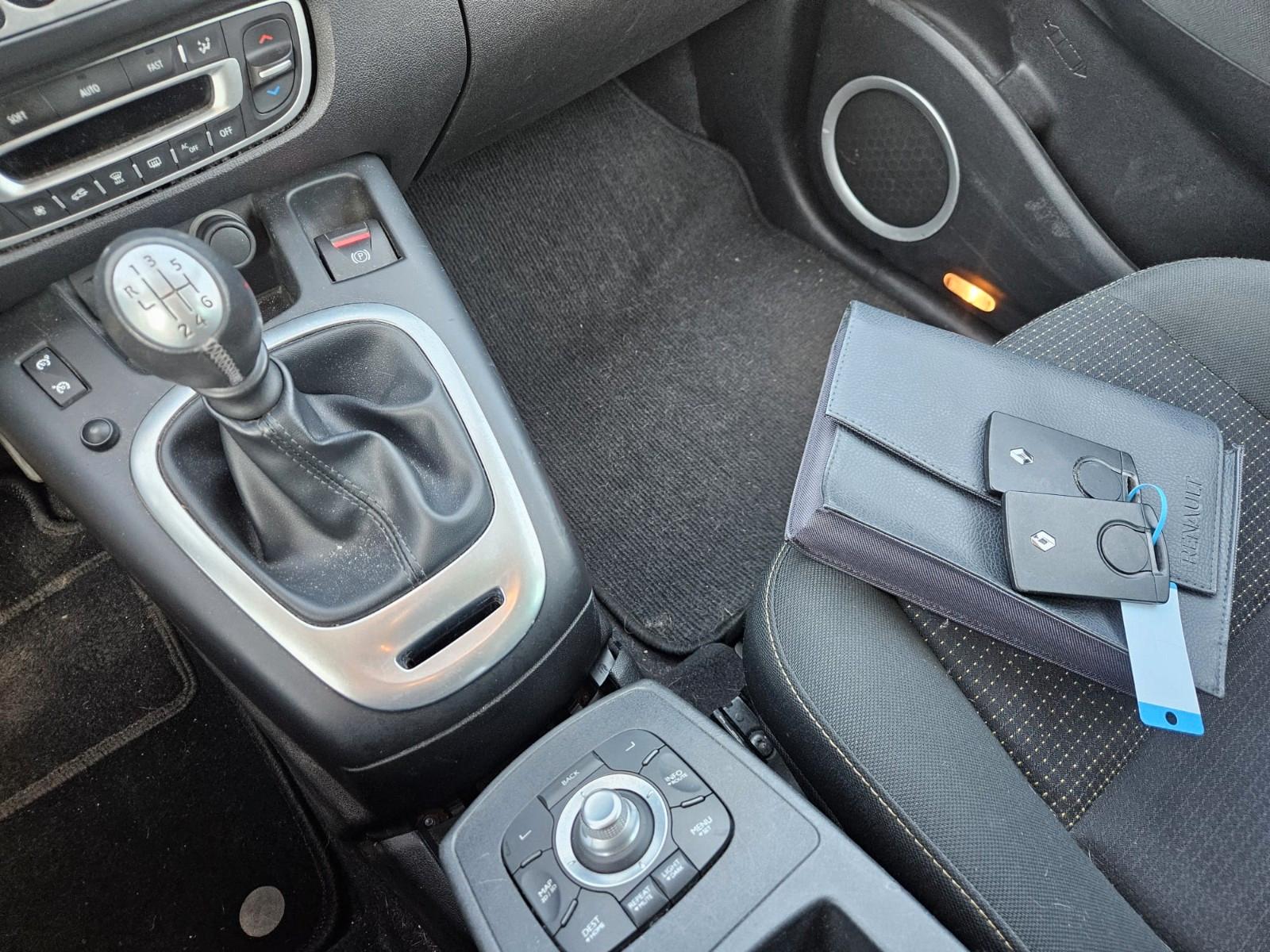 Renault Scenic 2010 — фото 14