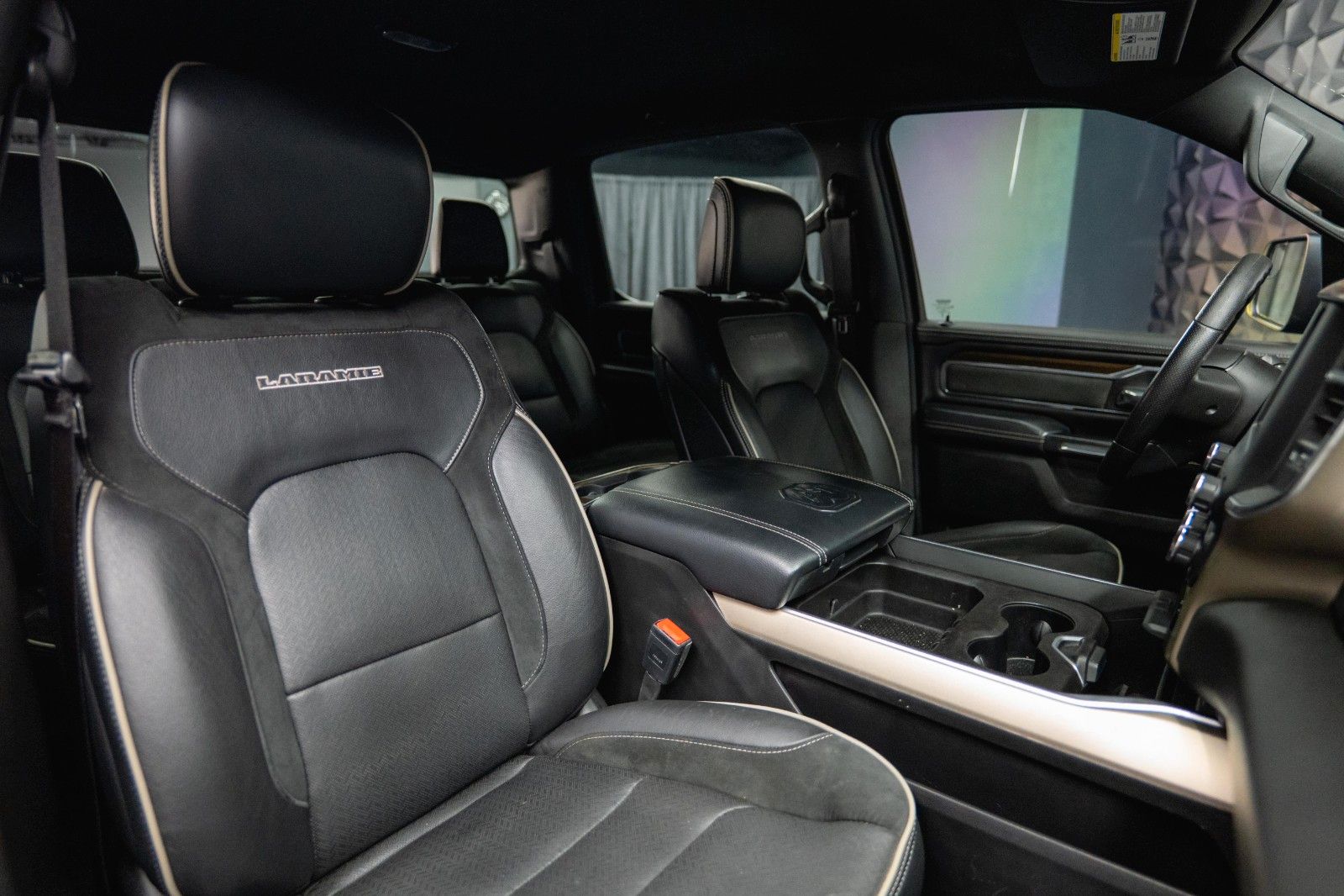 Fahrzeugabbildung Dodge RAM 3.6 V6 4x4 OFFROAD LARAMIE BLACK EDITION LED