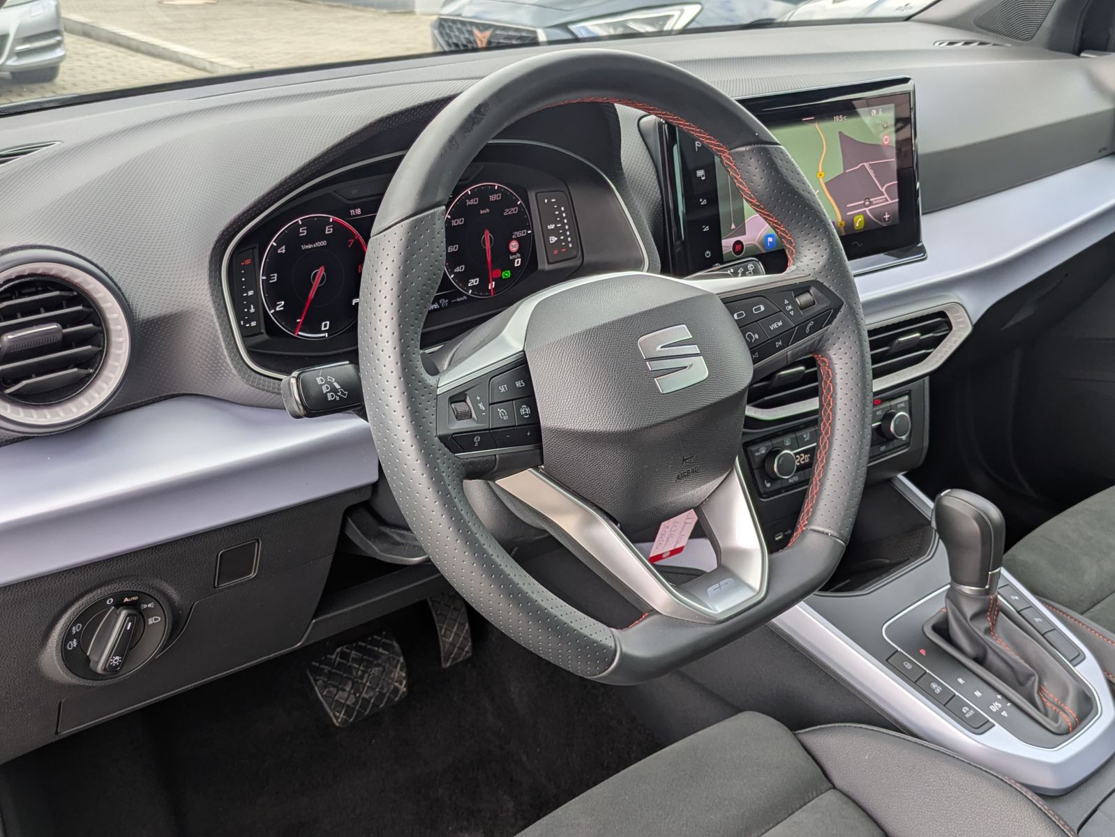 Fahrzeugabbildung SEAT Arona 1.0 TSI FR DSG AHK*ACC*LED*APP*DAB*KAMERA