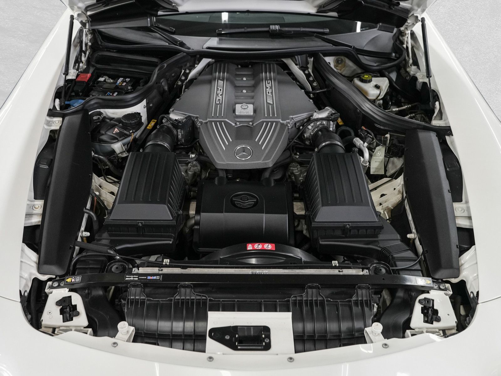 Fahrzeugabbildung Mercedes-Benz SLS AMG Coupe - designo Sonderlack|Carbon Interi