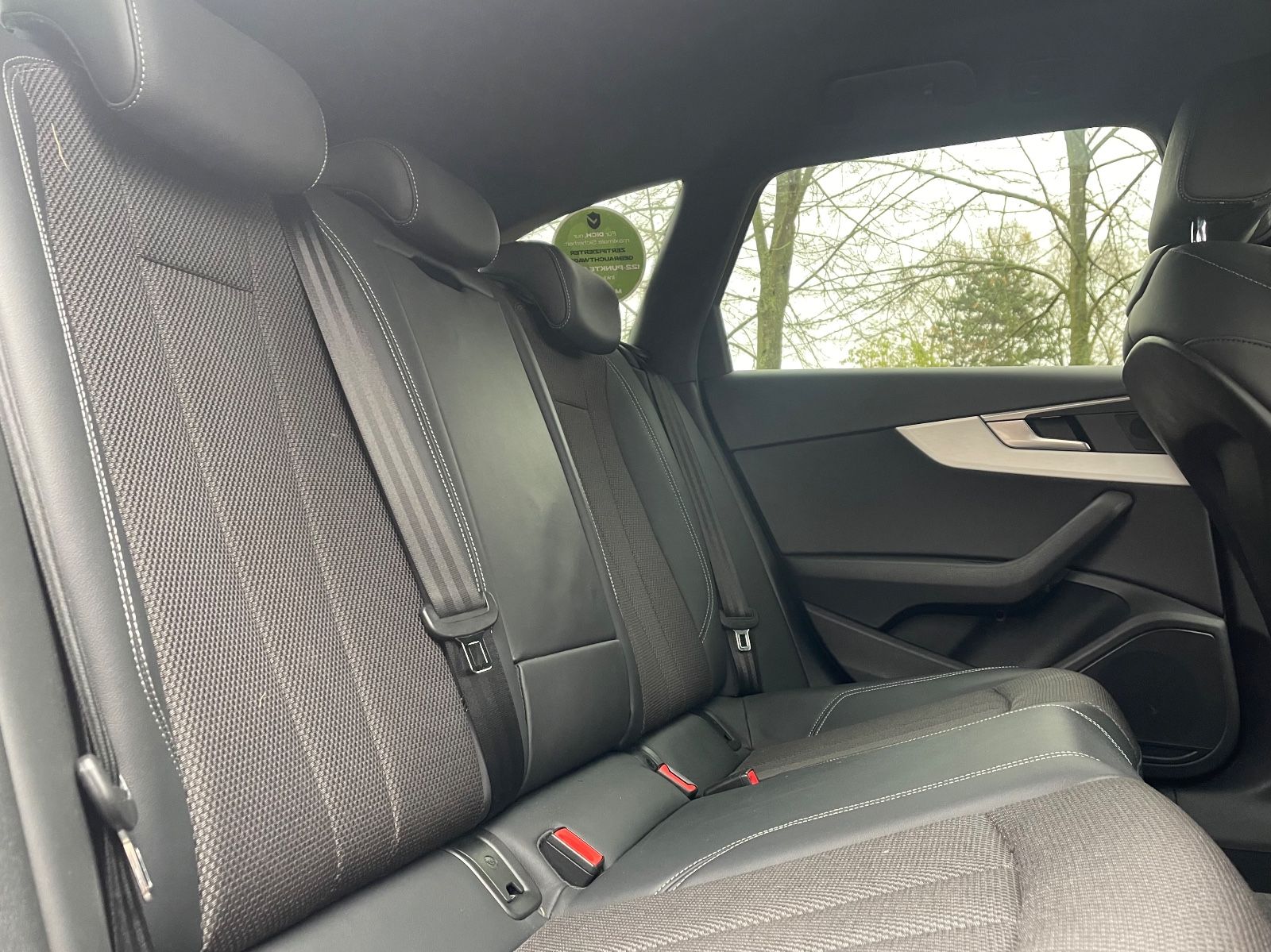 Fahrzeugabbildung Audi A4 Avant S-Line AHK*LED*PDC*TEILLEDER*TEMPO+