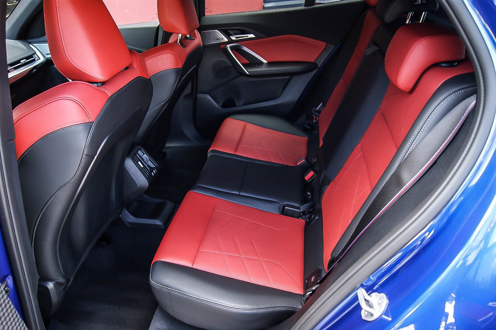 Fahrzeugabbildung BMW X2 20 i sDrive M Sport Pro IconicGlow Coral Rot