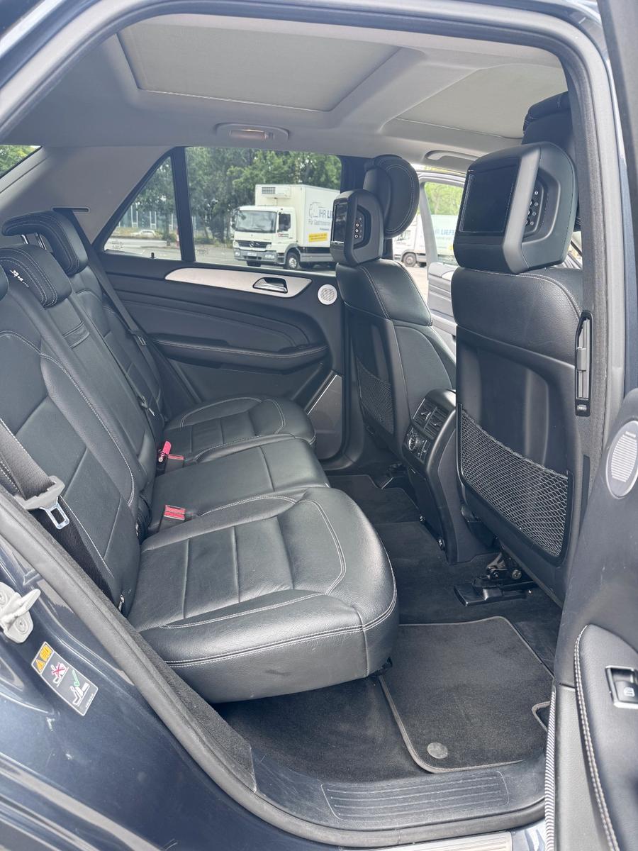 Mercedes-Benz ML 350 BlueTEC 4MATIC - AMG,Fond,Pano,SiHz,StHz