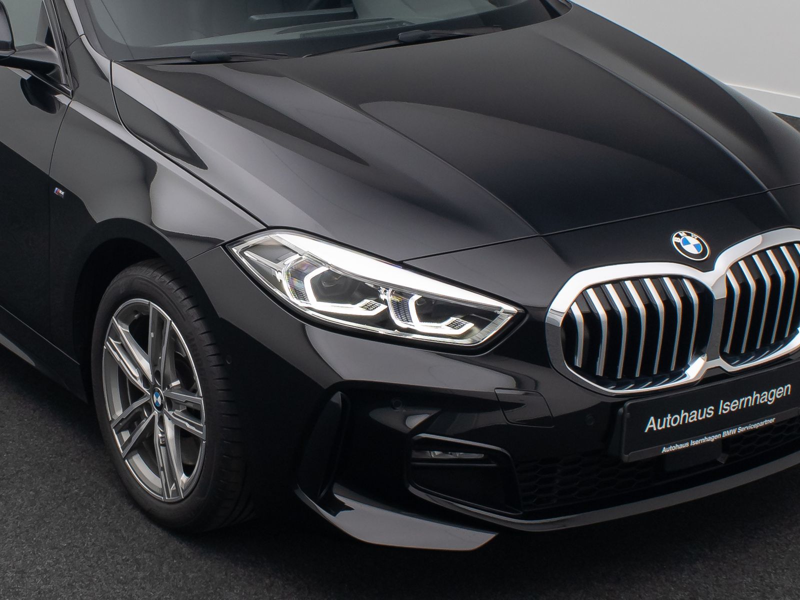 Fahrzeugabbildung BMW 120i M Sport Panoram Kamera DAB HiFi Komfort LED