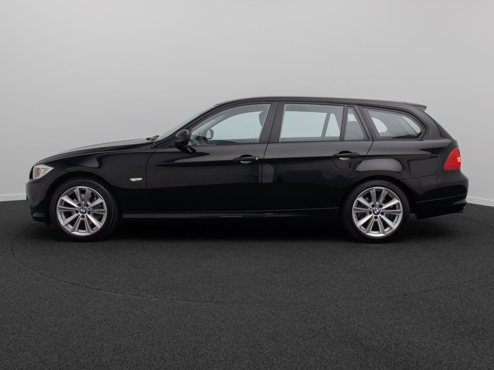 BMW 318 2012 — photo 11