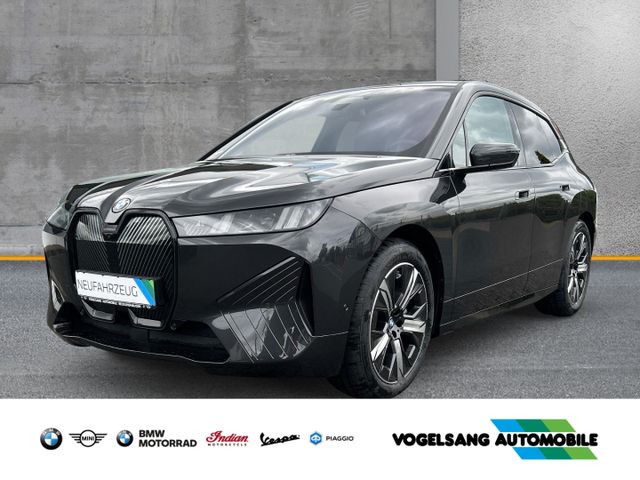 BMW iX xDrive45 0,25% Versteuerung AHK Soft-Close In