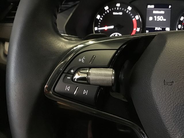 Fahrzeugabbildung Skoda Octavia Ambition 1.0 TSI Combi DSG/LED/Smartlink