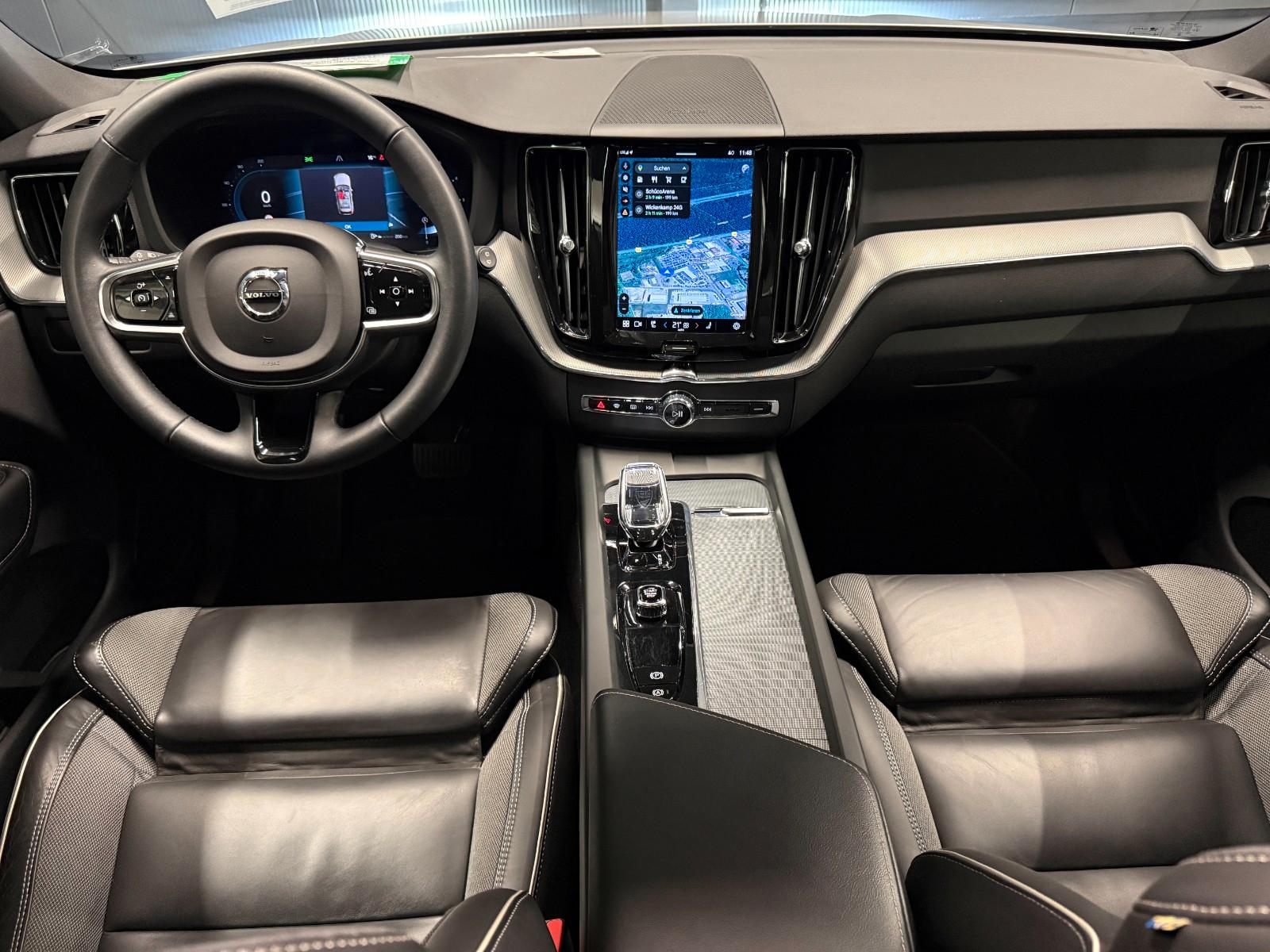Volvo XC60 Plus Dark AWD *21Zoll*PANORAMA*Kristallglas