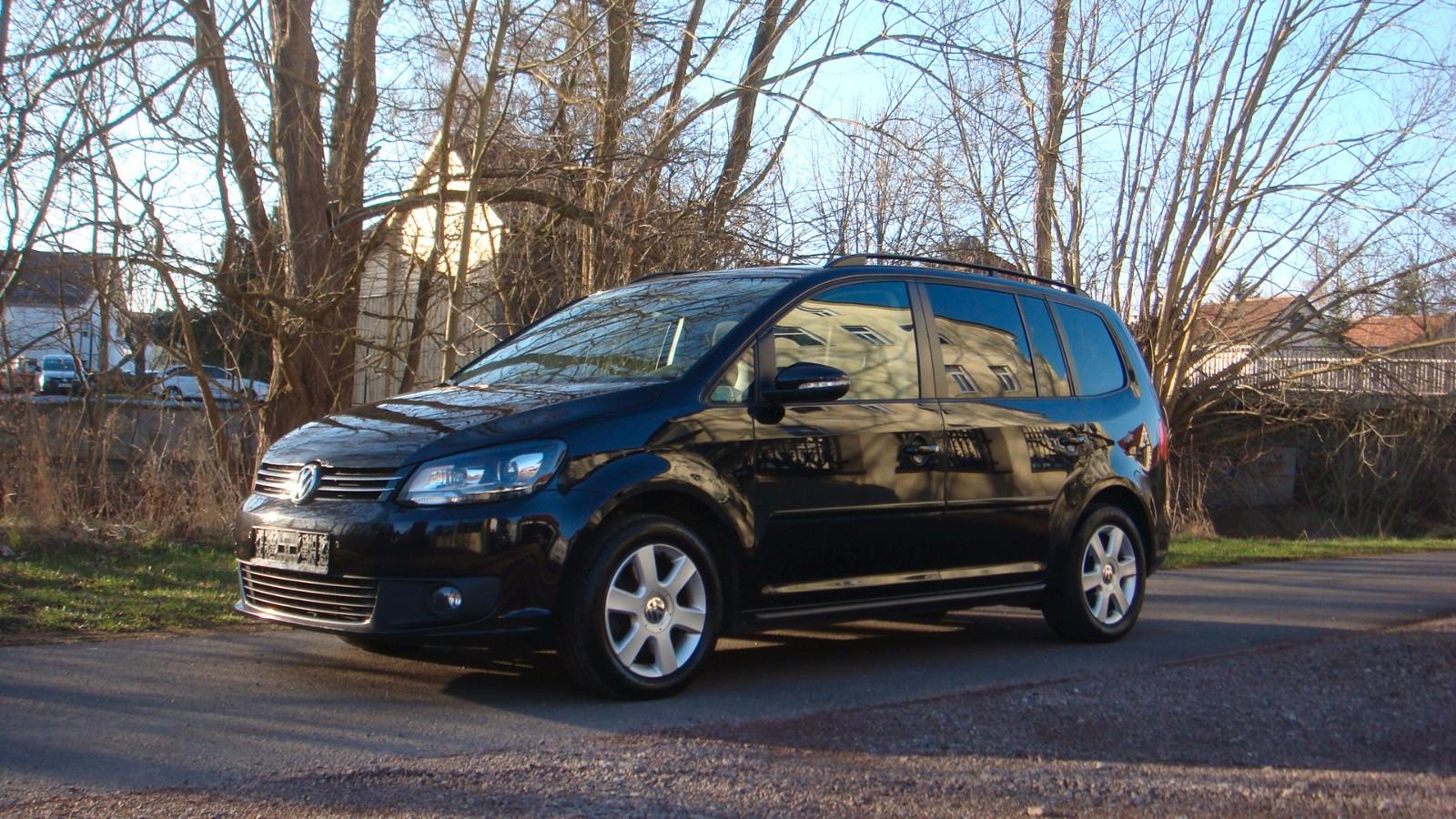 Volkswagen Touran 2.0 TDI DSG CUP / 7-Sitze / AHK / Pano