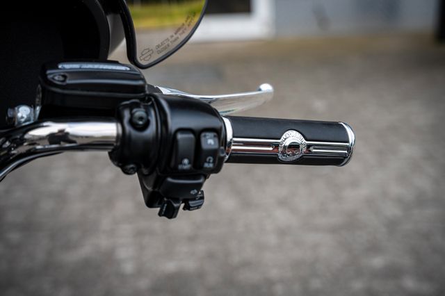 Fahrzeugabbildung Harley-Davidson STREET GLIDE FLHX 103 - KESSTECH -