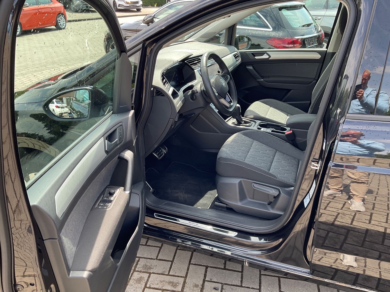 Fahrzeugabbildung Volkswagen Touran 2.0 TDI DSG MOVE,7 Sitze,LED,Kamera,AHK