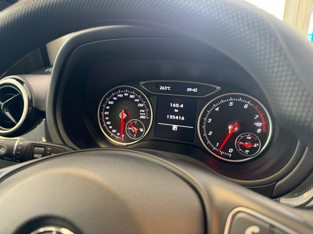 Mercedes-Benz B 180