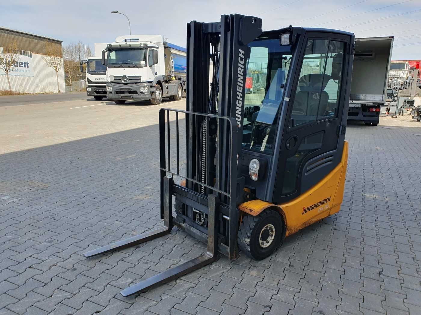 Fahrzeugabbildung Jungheinrich EFG 215 / Triplex: 4.35m! / SS / nur 2.054h!