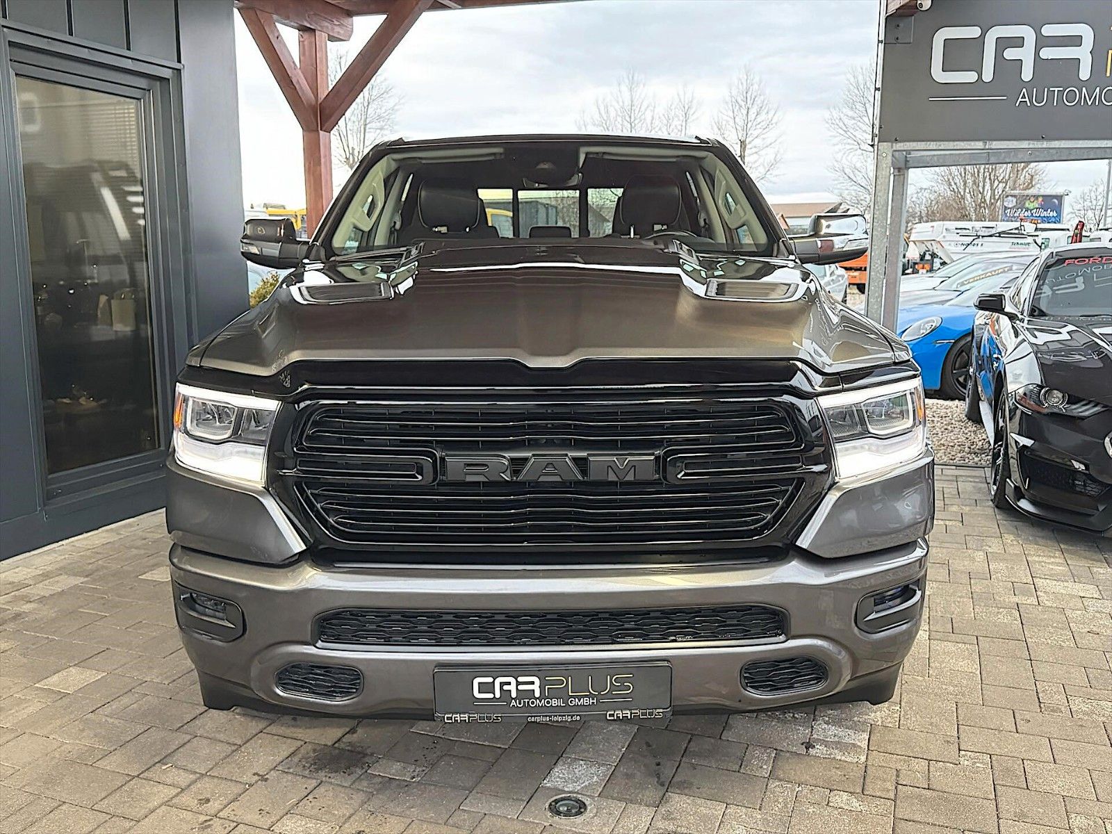 Fahrzeugabbildung Dodge RAM 5.7 V8 HEMI CrewCab NightEdition LARAMIE 4x4