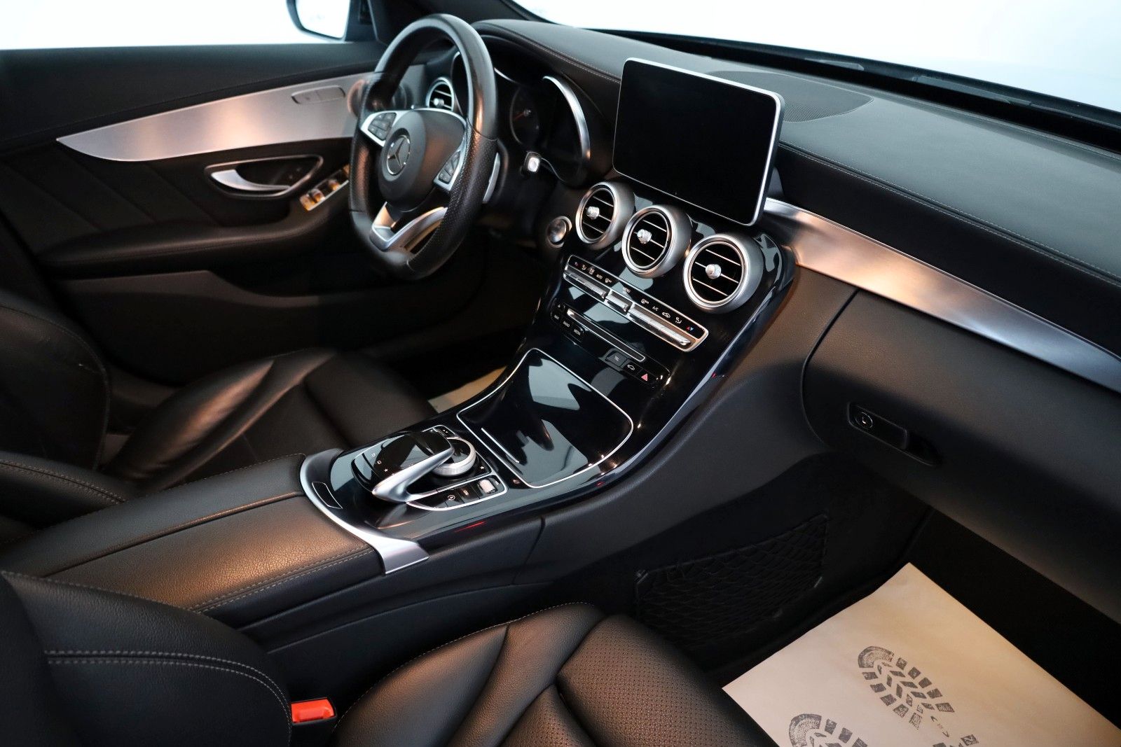 Fahrzeugabbildung Mercedes-Benz C 220d T, AMG Line,HeadUp,ACC,Keyless,Burmester