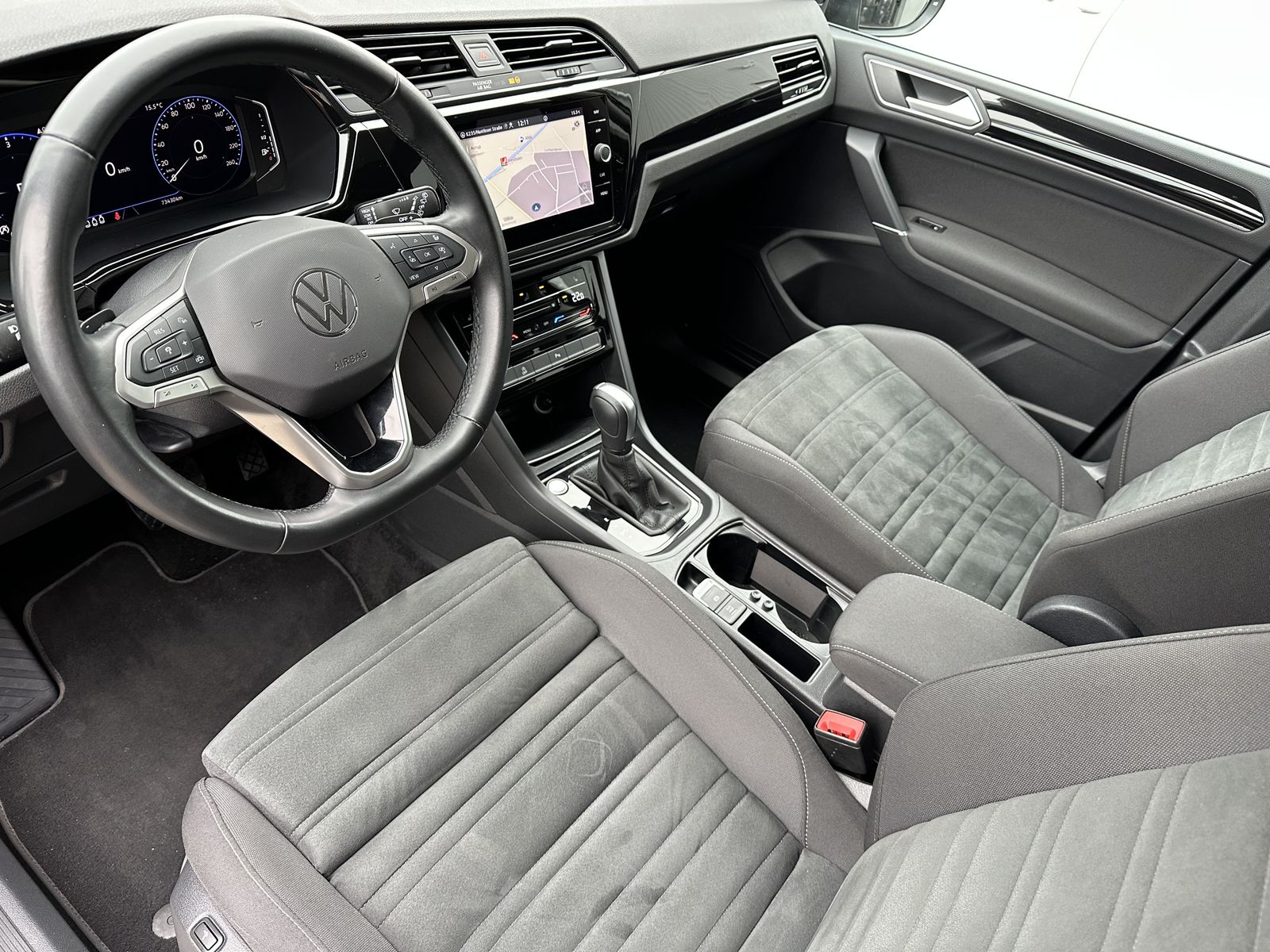Fahrzeugabbildung Volkswagen Touran 2.0 TDI DSG 7-Sitzer Highline NAV+LED+AHK