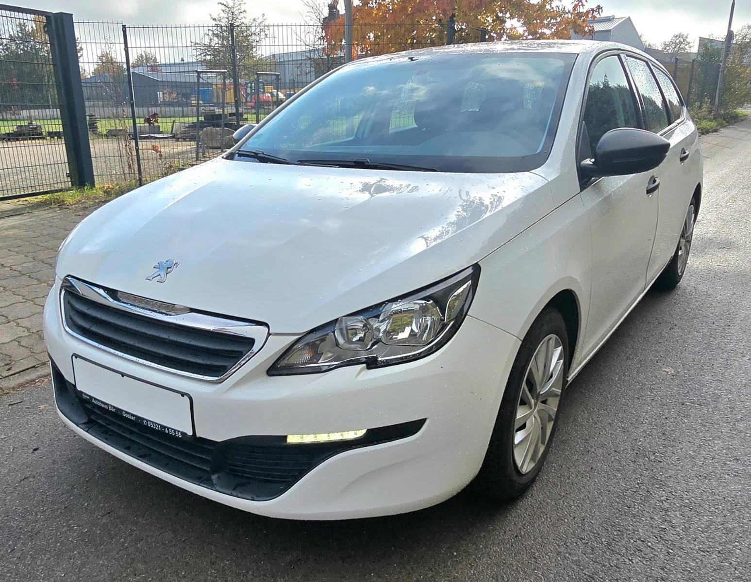 Peugeot 308 2015 — rear view