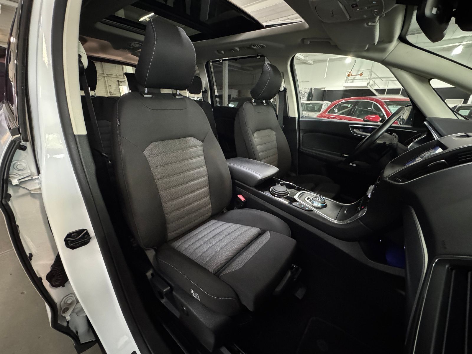 Fahrzeugabbildung Ford Galaxy TITANIUM SPORT AWD AUT 7-SITZER PANO VOLL