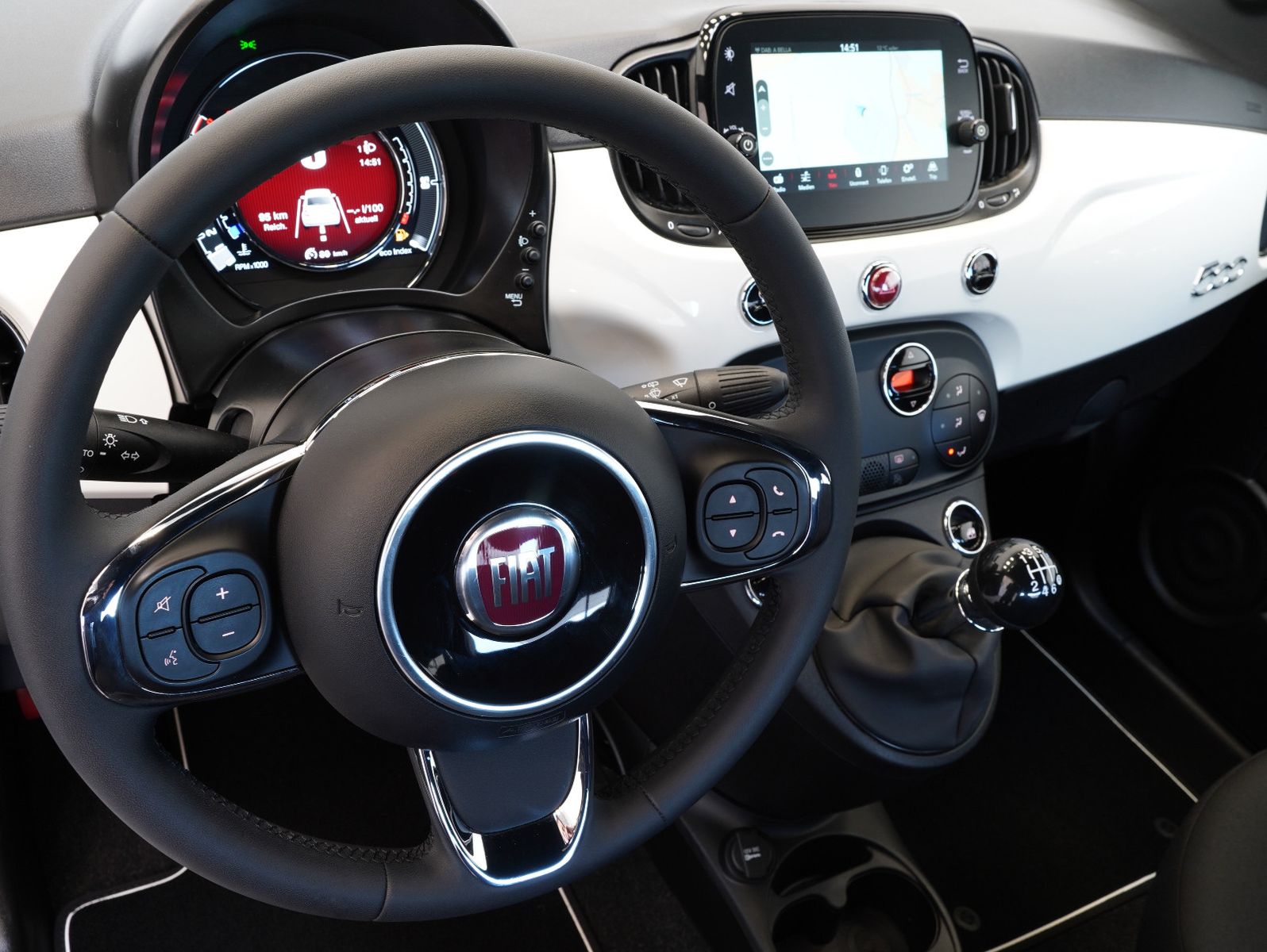 Fahrzeugabbildung Fiat 500 1.0 Mild Hybrid KOMFORT/TECH/NAVI/CARPLAY