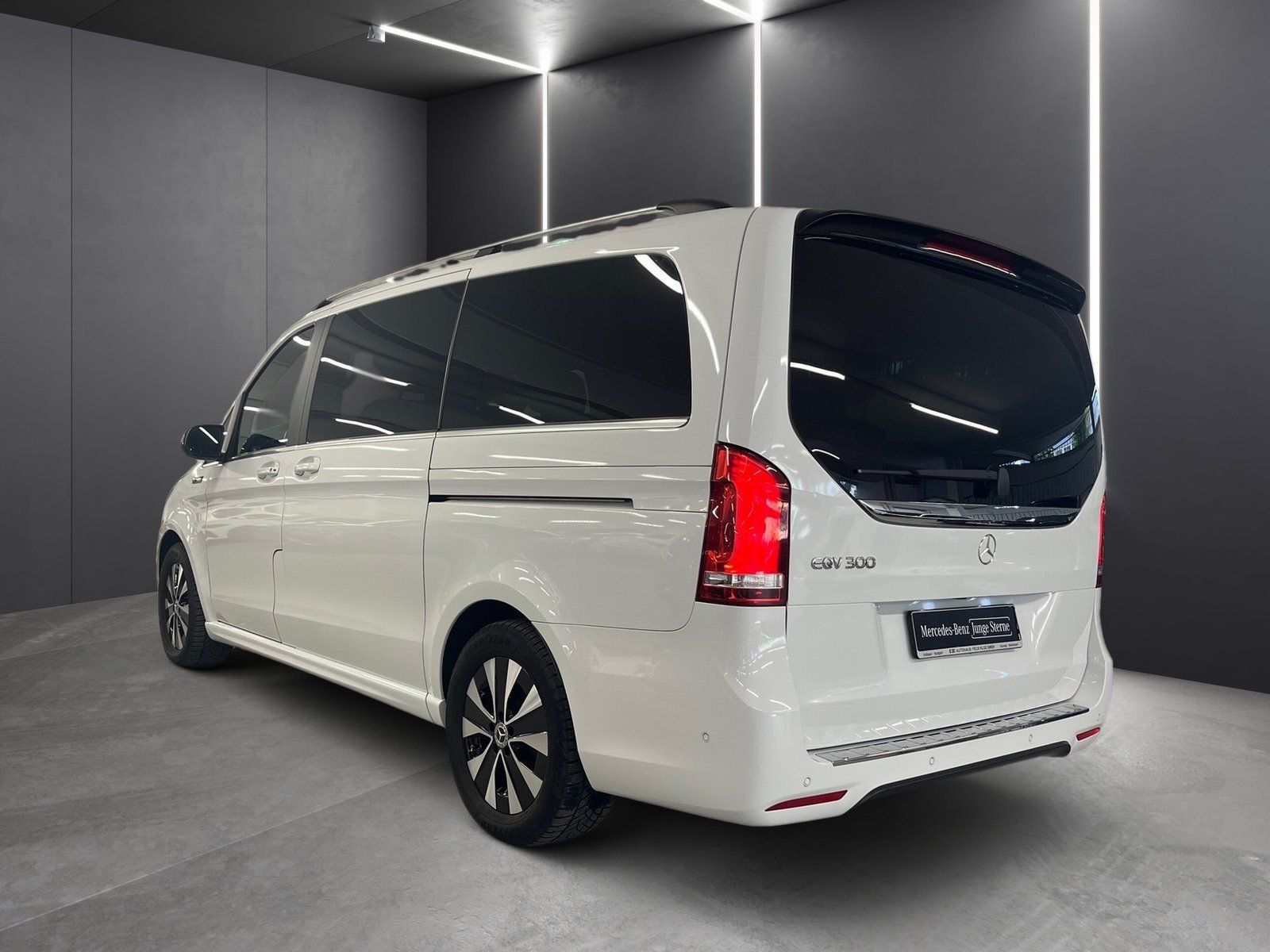 Fahrzeugabbildung Mercedes-Benz EQV 300 AVANTGARDE Lang*LED*Totw*Burmester*Distr