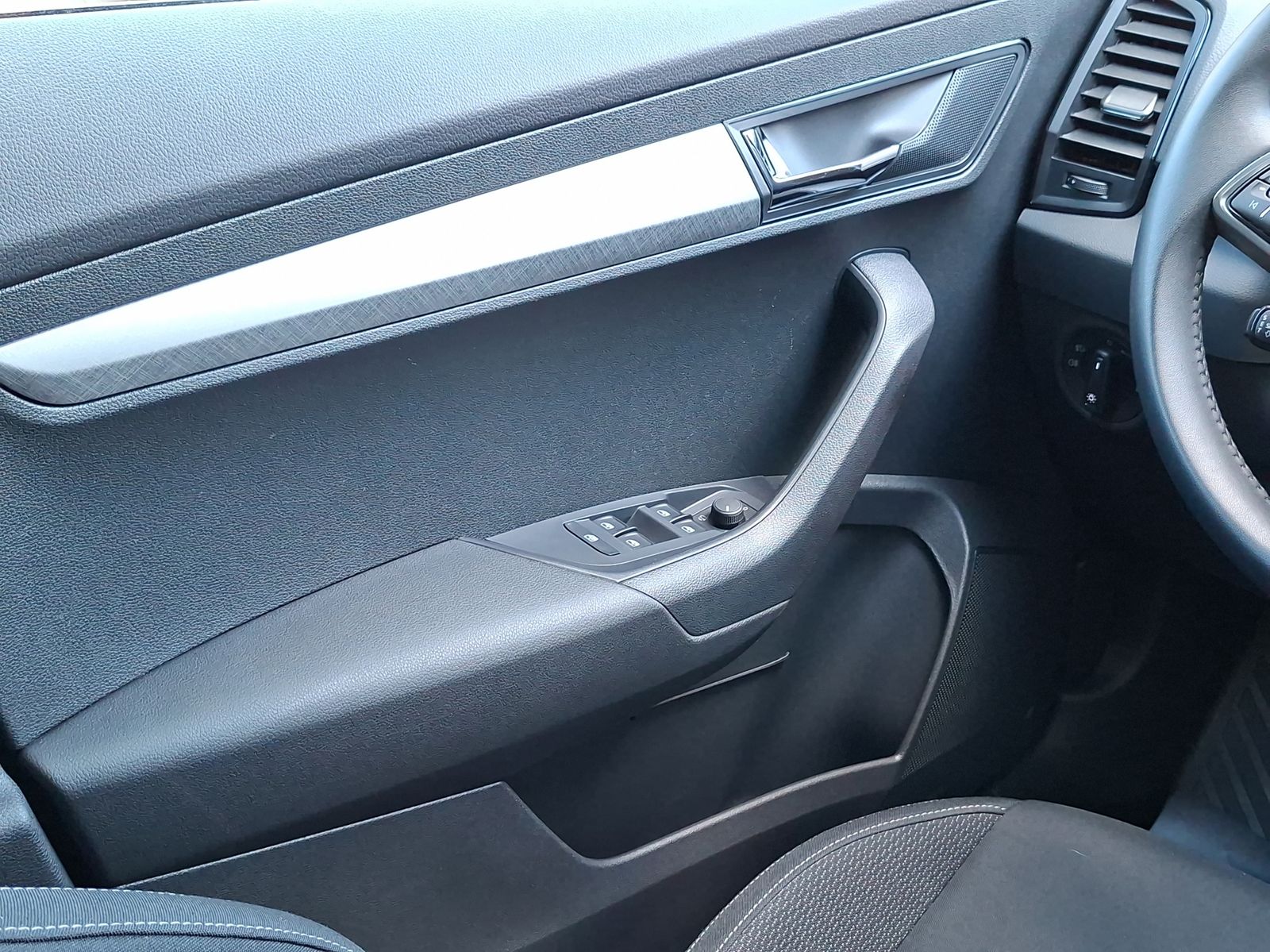 Fahrzeugabbildung SKODA Karoq 1.5L DSG*ACC*Smartlink*LED*DAB*ViCo**