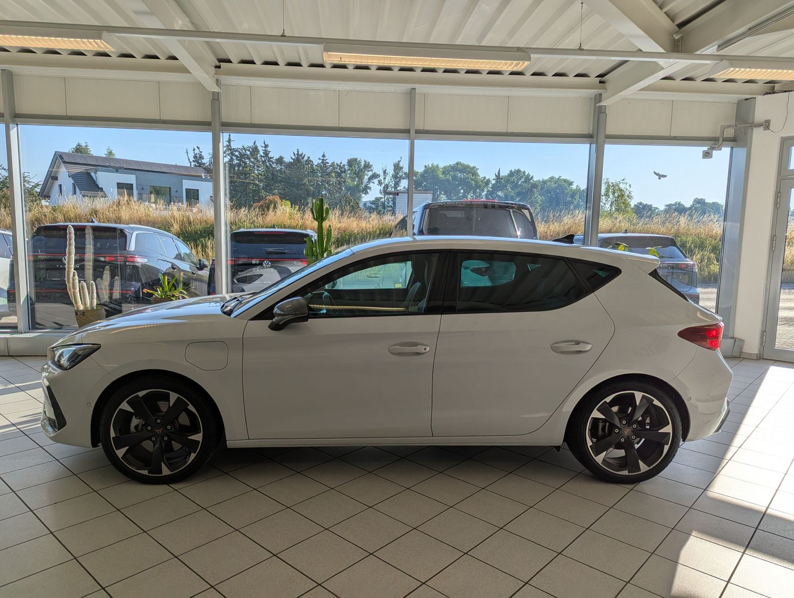Fahrzeugabbildung CUPRA Leon 1.5 e-Hybrid Matrix Edge-Intelligent-Paket