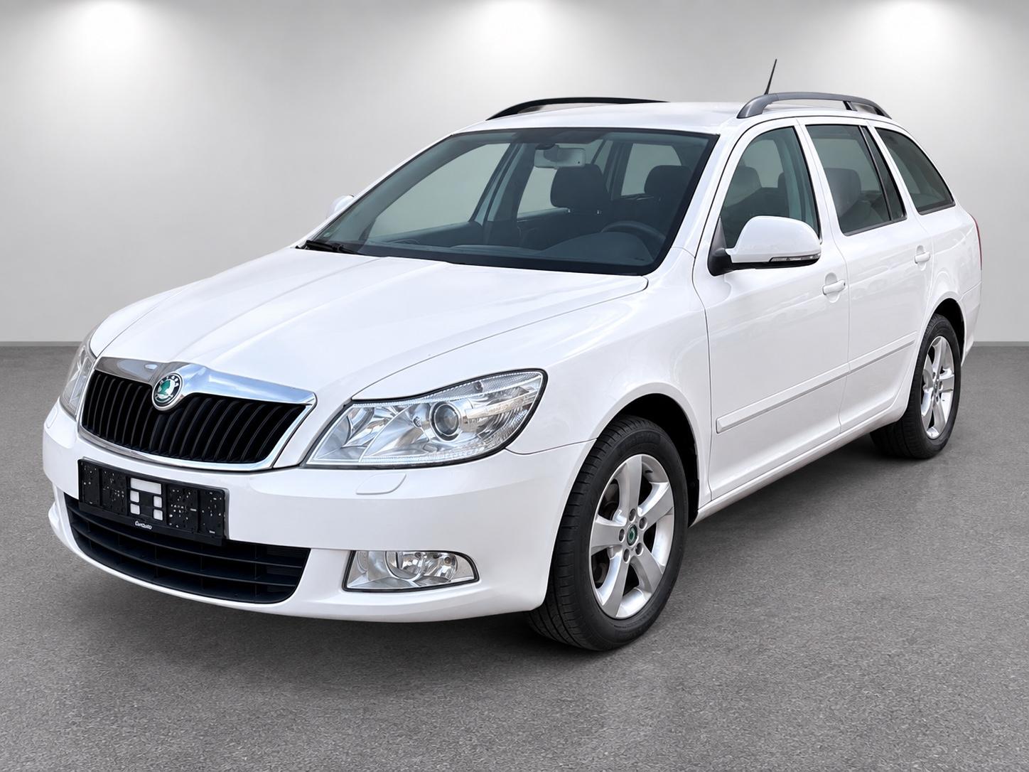 Skoda Octavia Combi Elegance-PDC -SHZ- LEDER -TÜV NEU