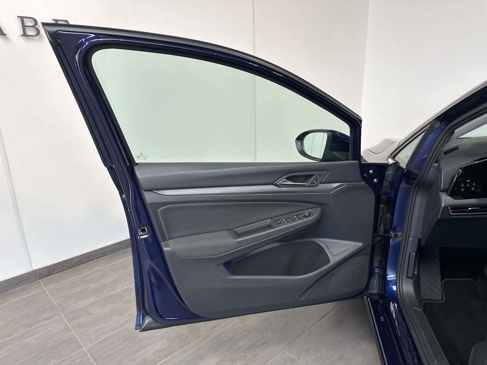Fahrzeugabbildung Volkswagen Golf Variant 2.0 TDI DSG Style NAV+LED+PANO+AHK