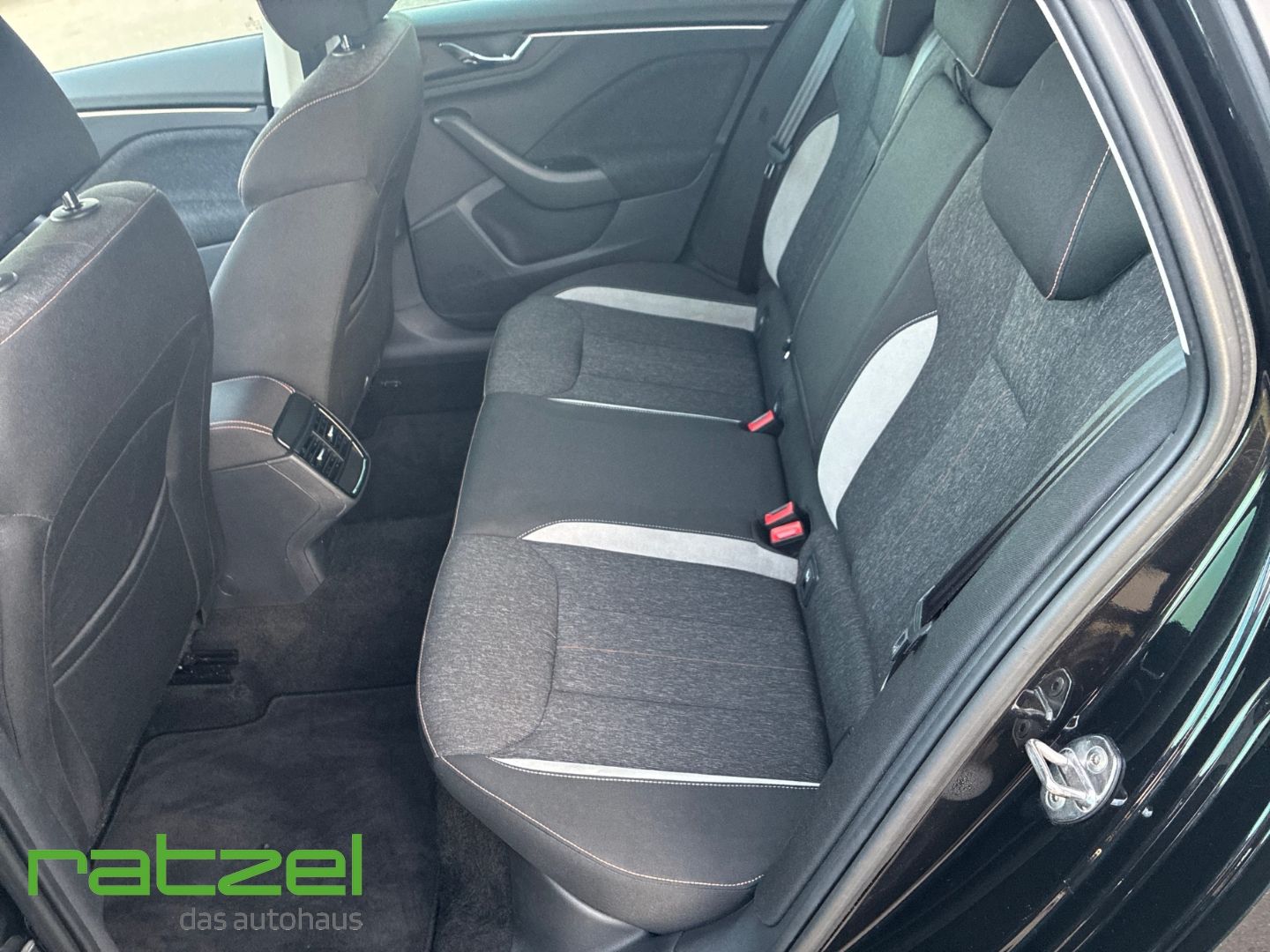 Fahrzeugabbildung SKODA Scala 1.0 TSI Style Navi Digitales Cockpit LED F