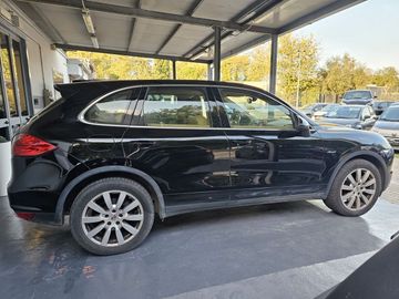 Porsche Cayenne - 10