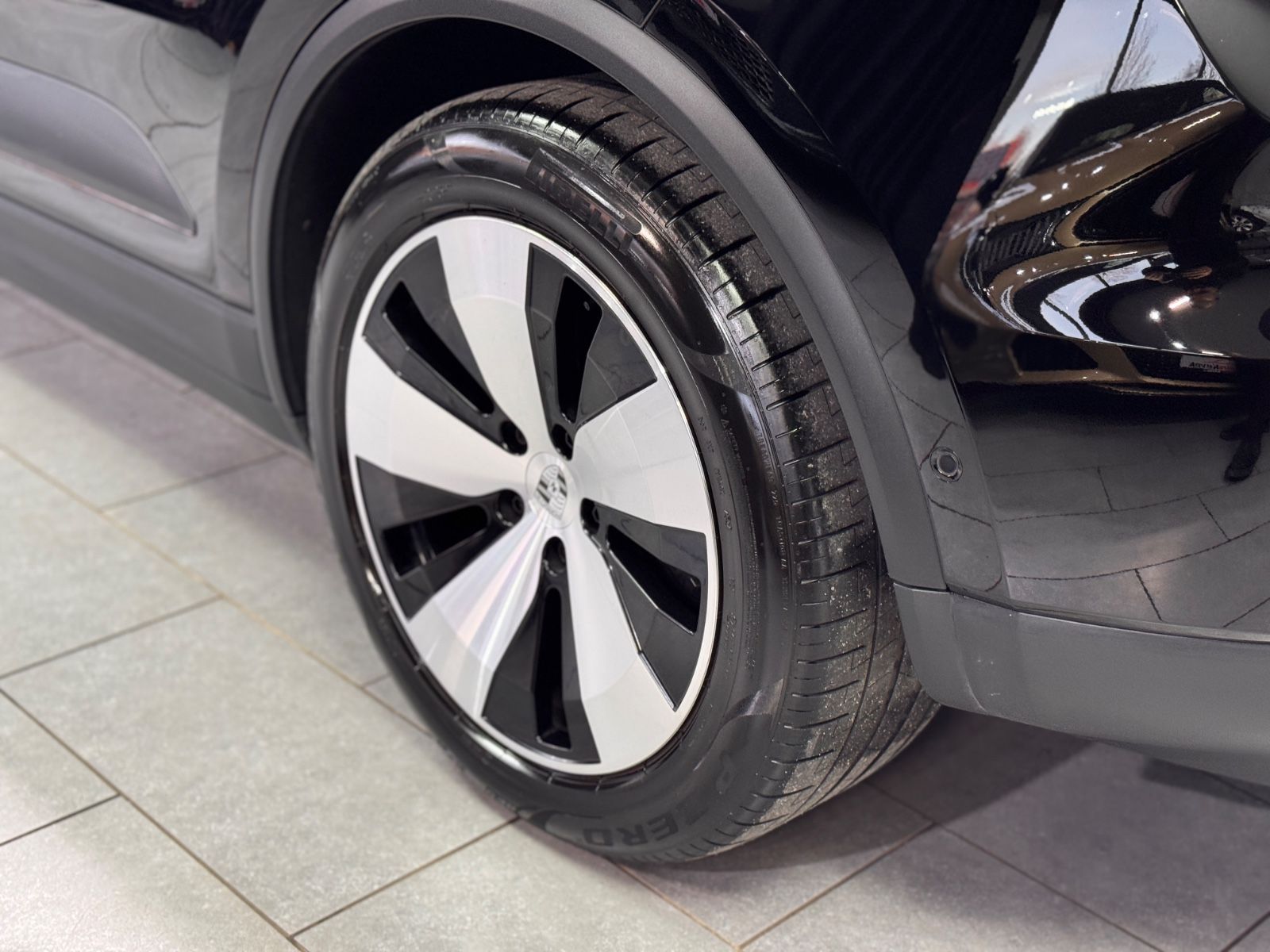 Fahrzeugabbildung Porsche Macan Electric 4|BOSE|PANORAMA|KAMERA|