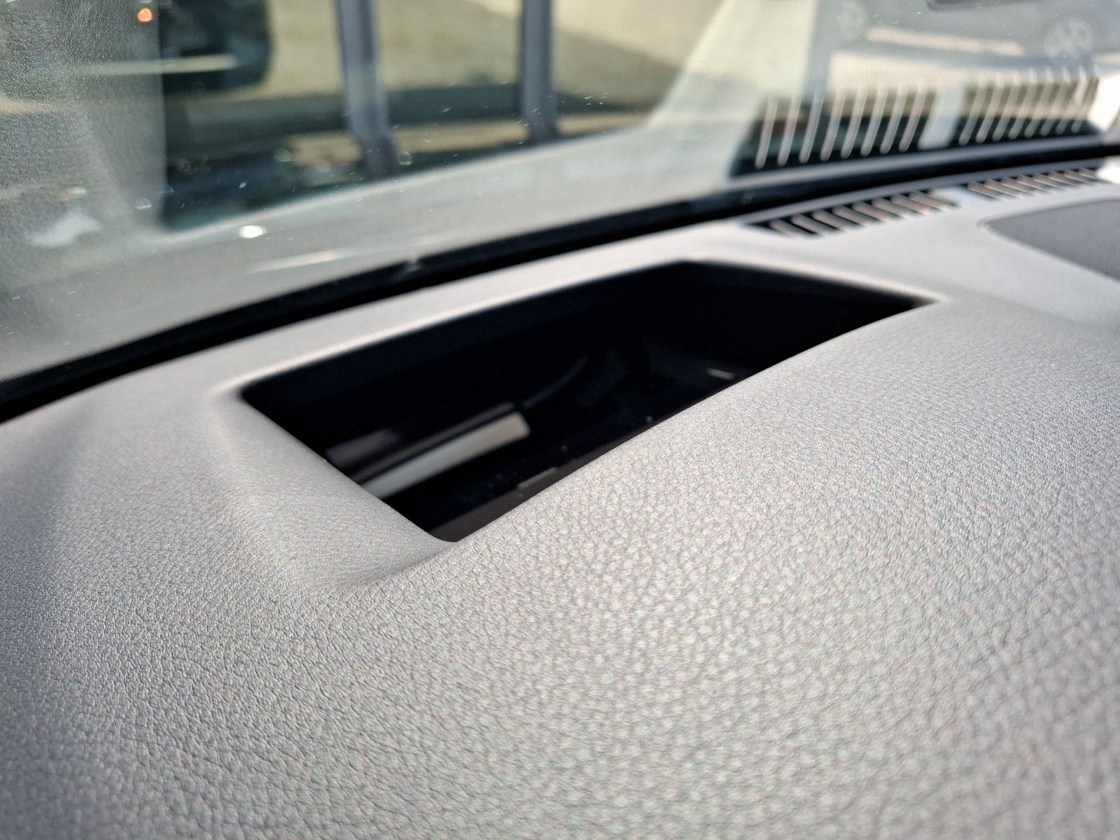 MAZDA 3 2.5 e-SKYACTIV G 140PS 6AT Homura - Image 17