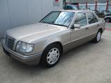 Mercedes-Benz E 220 - Mercedes-Benz E 220 Oldtimer