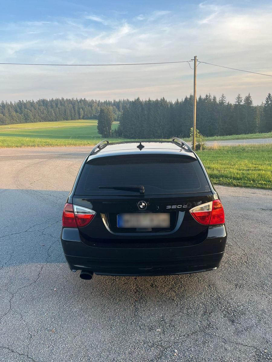 BMW 320 2009 — engine 200 HP (147kW)