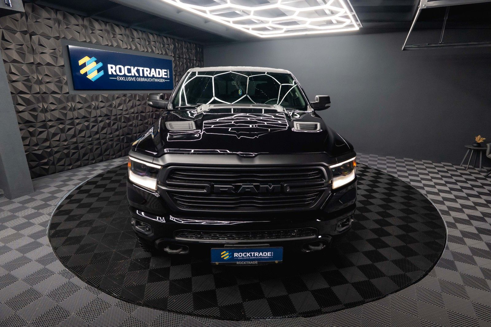 Fahrzeugabbildung Dodge RAM 5.7 V8 HEMI 4x4 Built to Serve AXLE LOCK 19%