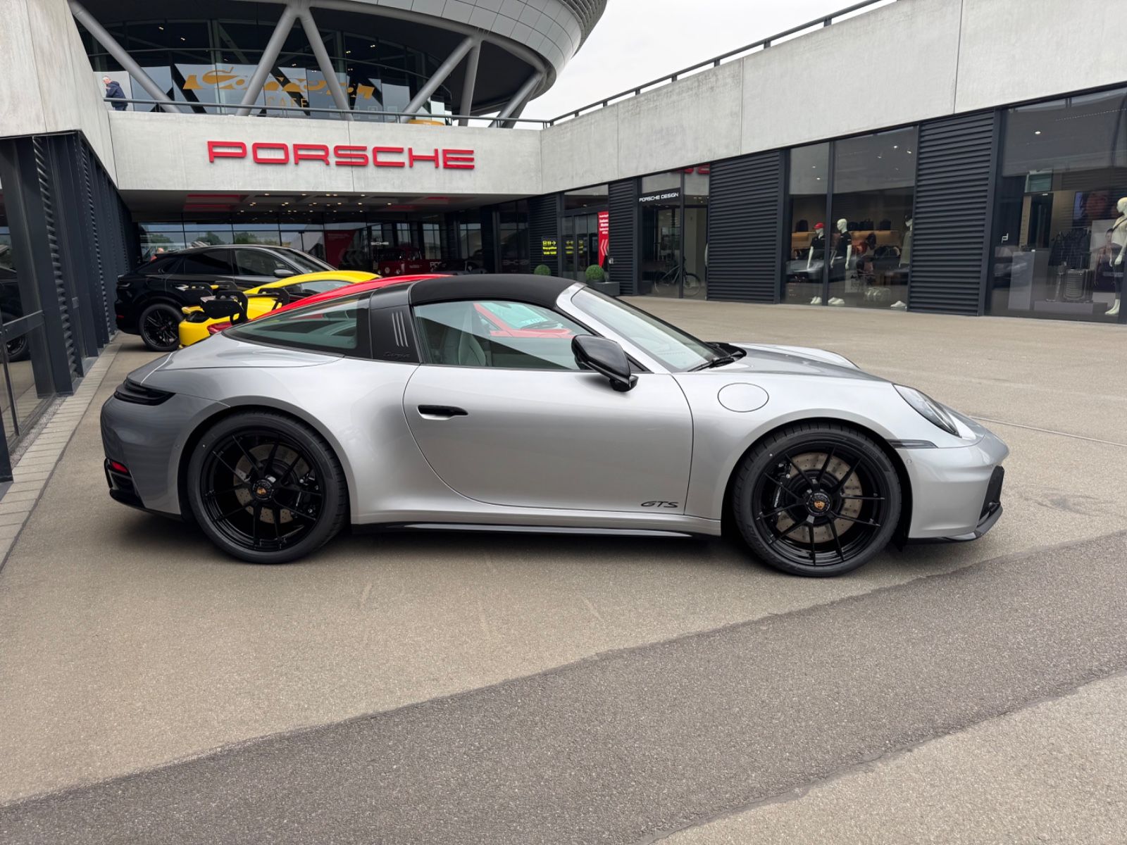 PORSCHE Targa 4 GTS - GT-silbermetallic - Bi-Color Leder