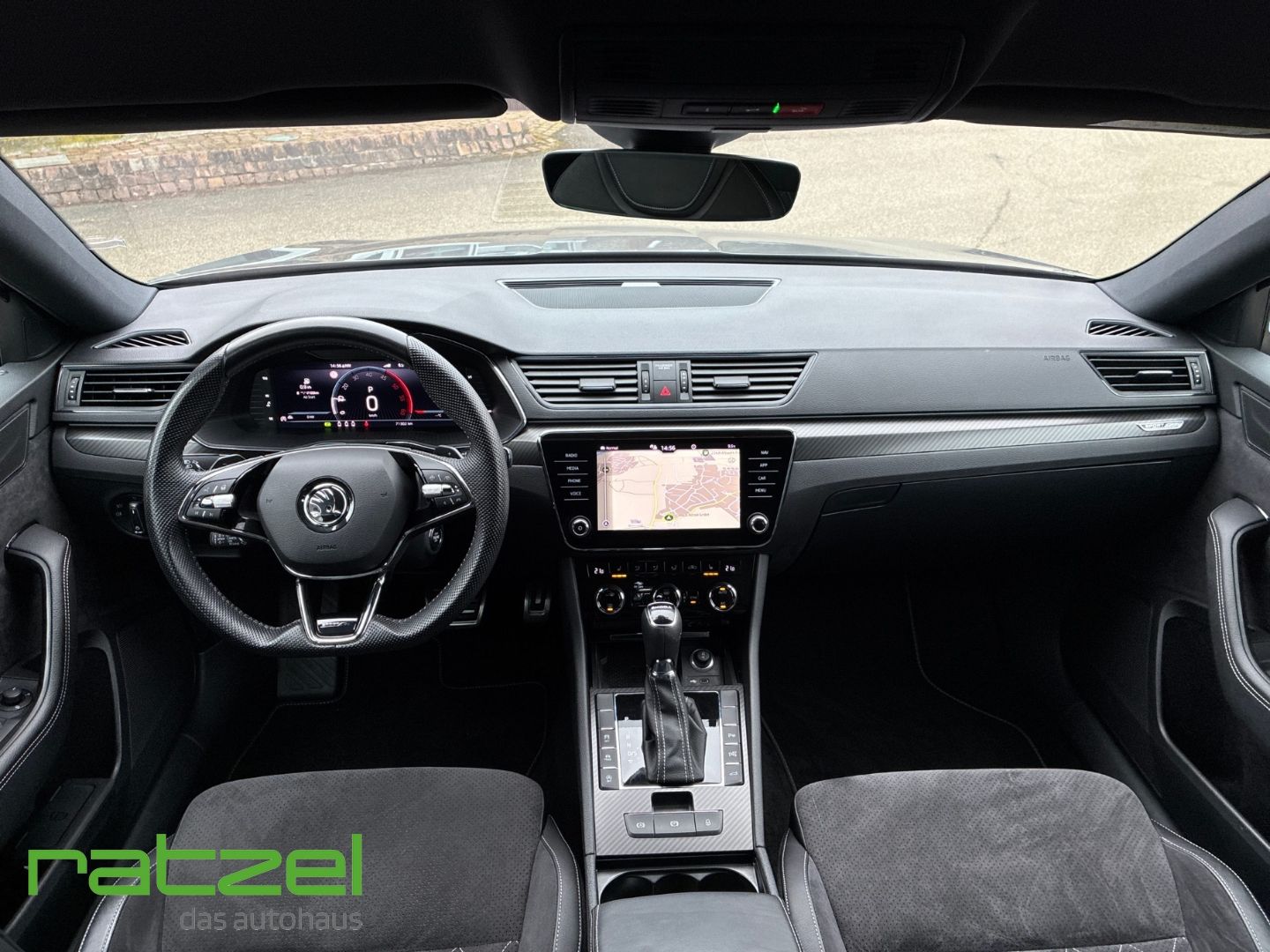Fahrzeugabbildung SKODA Superb Combi Sportline 2.0 TDI T-Leder Navi AHK