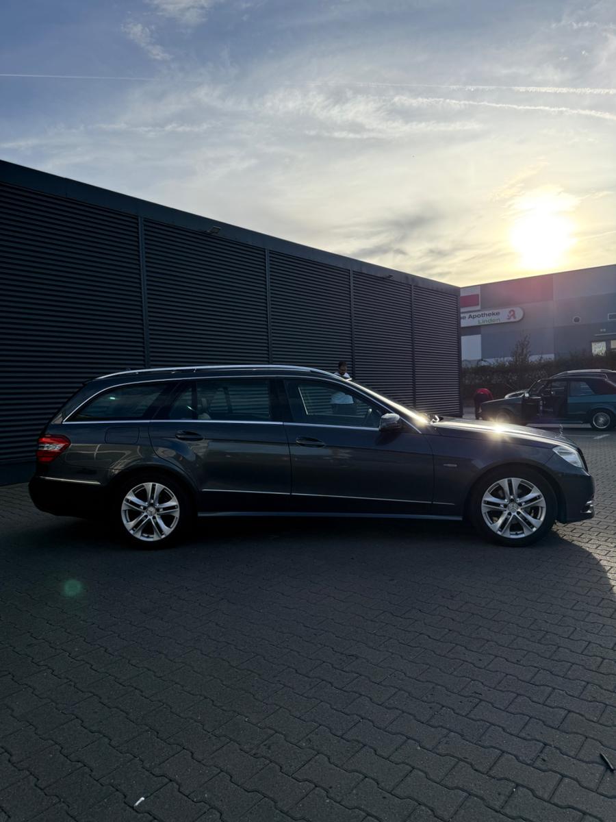 Mercedes-Benz E200 2011 — engine 2.143 cm³, 136 HP (100kW)
