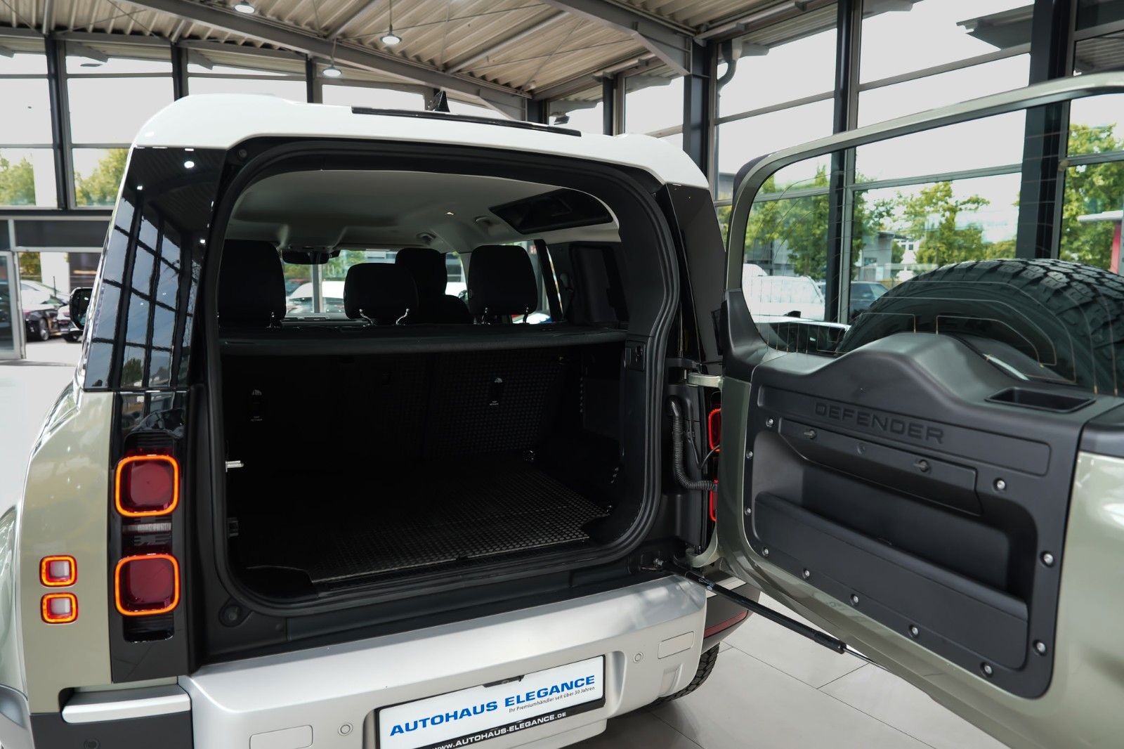 Land Rover Defender 110 SE*EXTERIEUR-PAK*LUFTFED.*LED*360°K foto 22