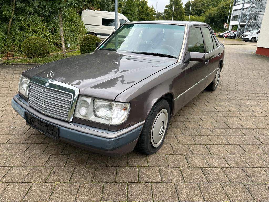 Mercedes-Benz E 230
