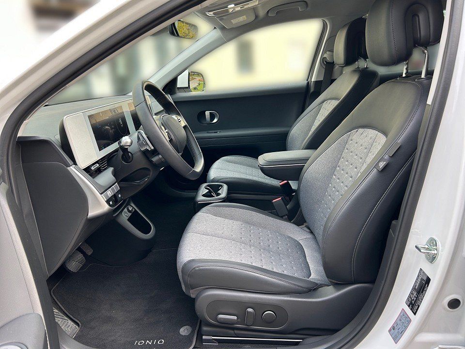 Fahrzeugabbildung Hyundai IONIQ 5 77kWh TECHNIQ ASSIST-P 20ALU 476KM-RANGE