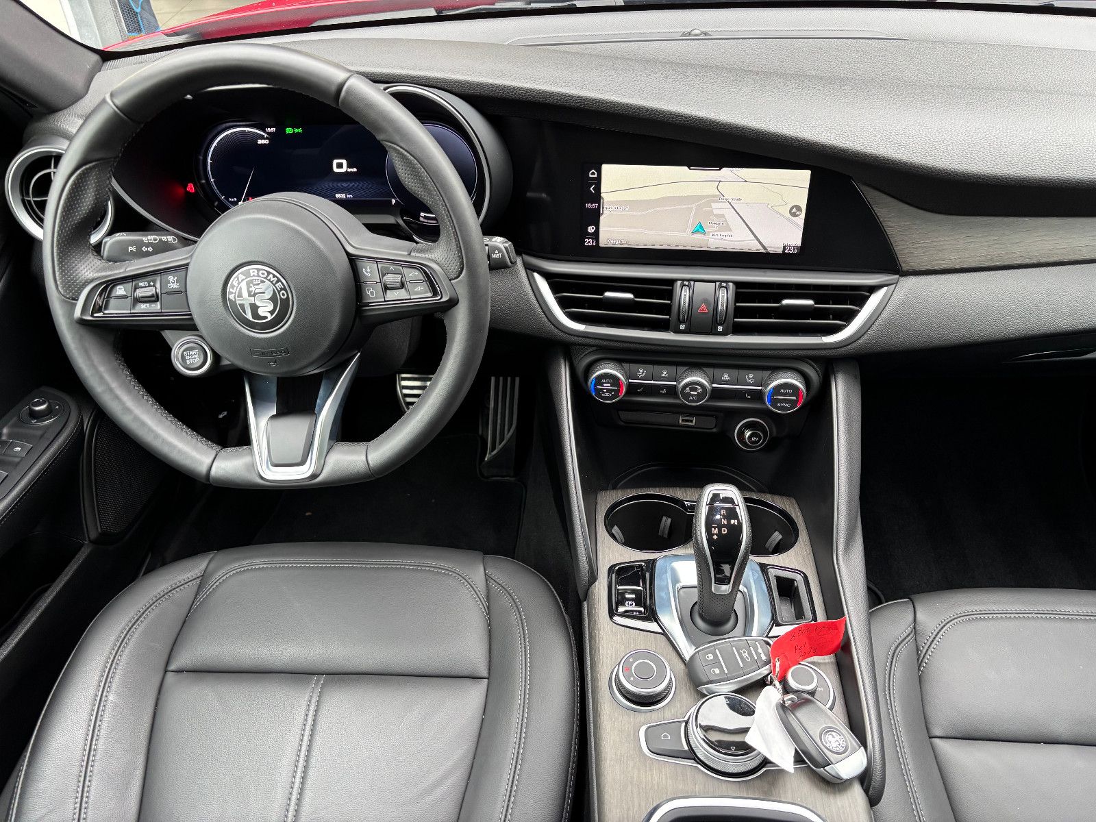 Fahrzeugabbildung Alfa Romeo Giulia Ti Q4/MEMORY/ACC/NAVI/KAMERA/SHZ