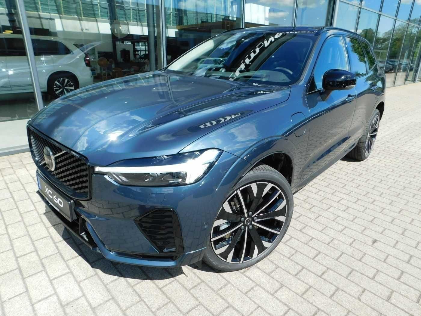 Fahrzeugabbildung Volvo XC60 T8 AWD Ultra Black Edit. 'HEAD-UP-DISPLAY'