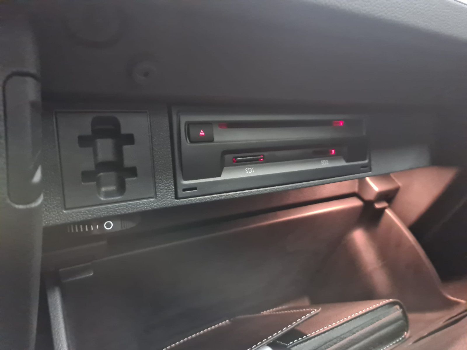 Fahrzeugabbildung Volkswagen Tiguan Comfortline / 1. Hand / AHK / GARANTIE