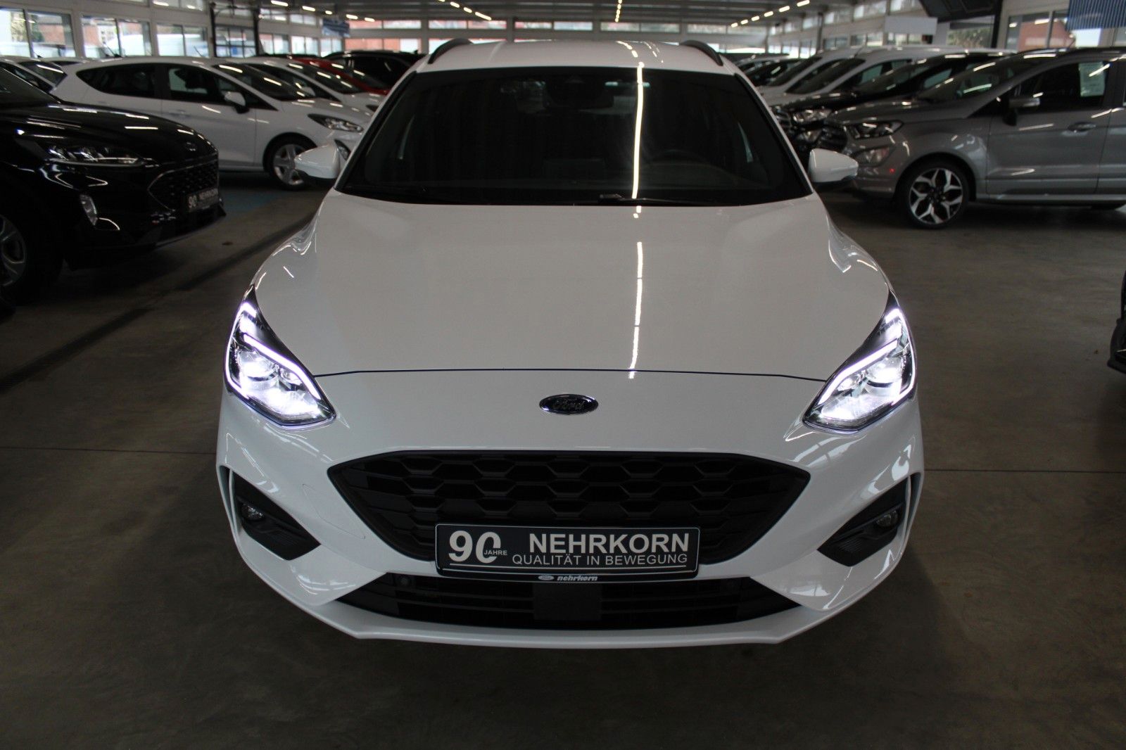 Fahrzeugabbildung Ford Focus ST-Line X Turnier AHK LED NAVI CAM WinterP