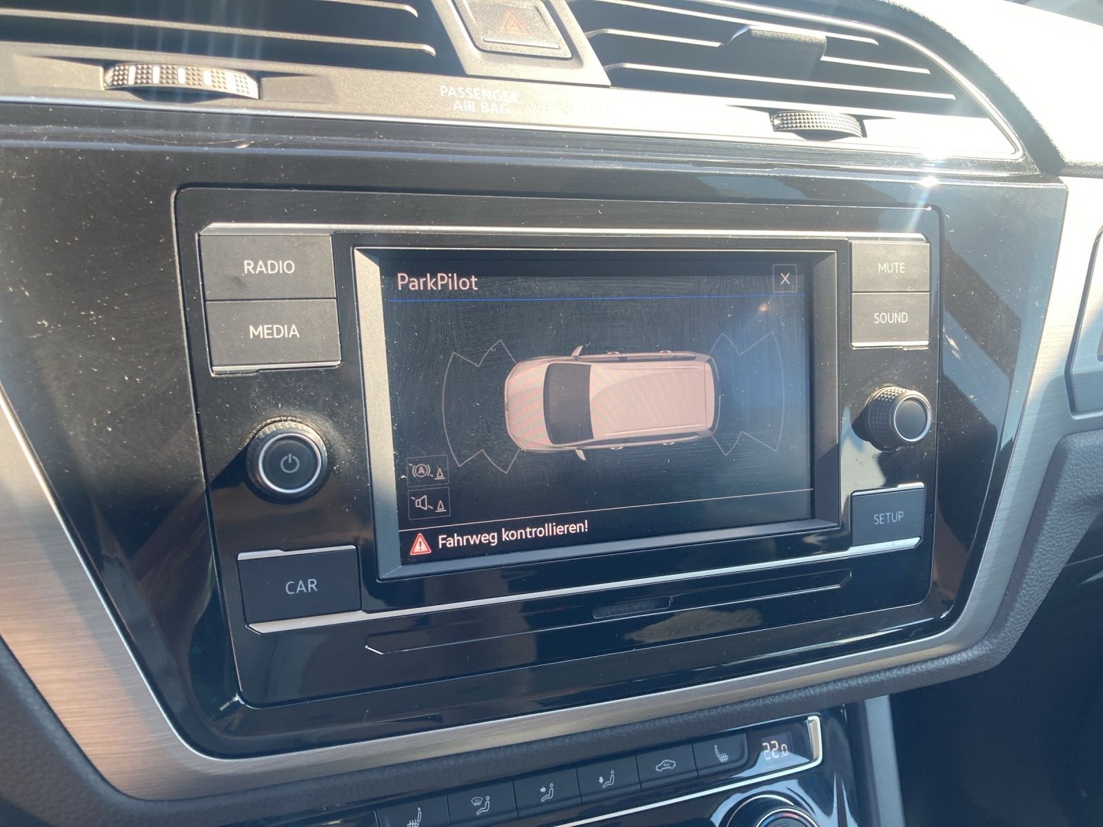 Fahrzeugabbildung Volkswagen Touran Comfortline 7-Si Climatronic PDC SH LM