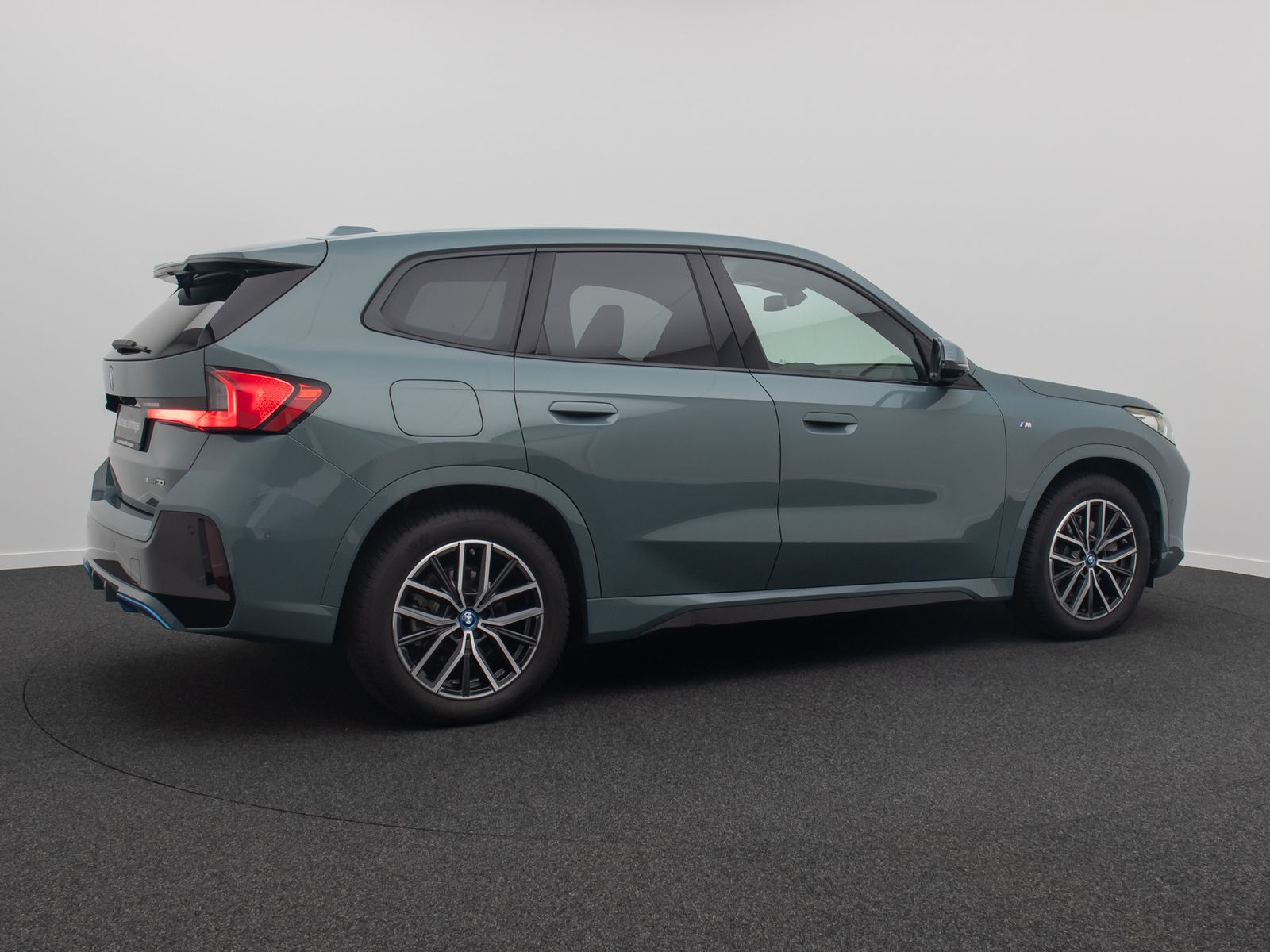 Fahrzeugabbildung BMW iX1 xD30 M Sport HUD DAB AHK 360&deg; CockpitPro 18"