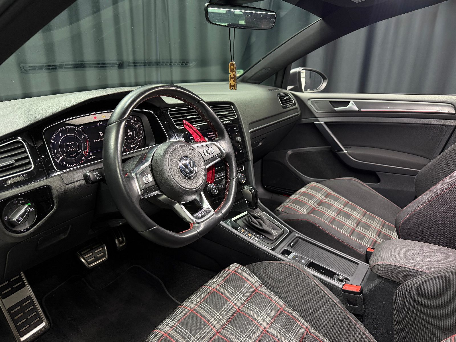 Fahrzeugabbildung Volkswagen Golf VII GTI Performance |APR|DSG|LED|MAXTON